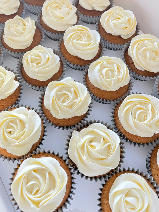 Simple Piping Cupcake